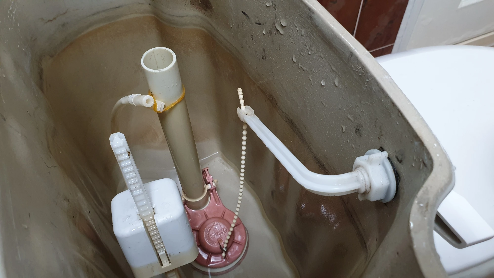 물탱크 구슬줄 끼운 모습