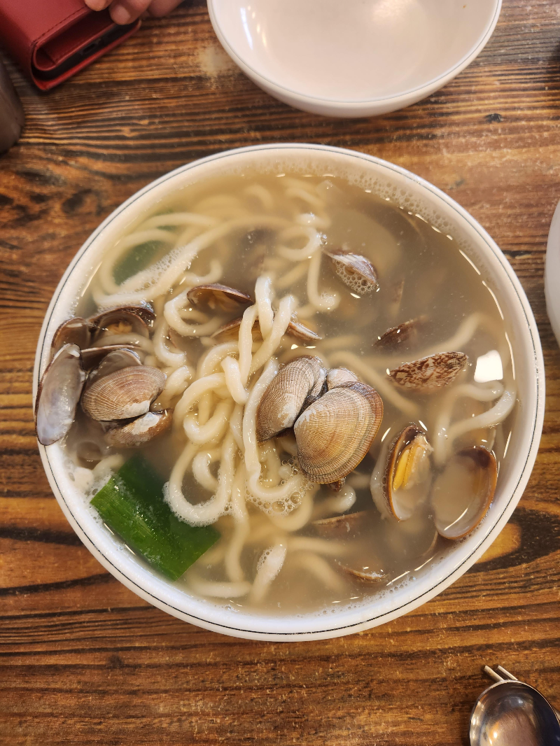 생각보다 맛있는집 바지락칼국수
