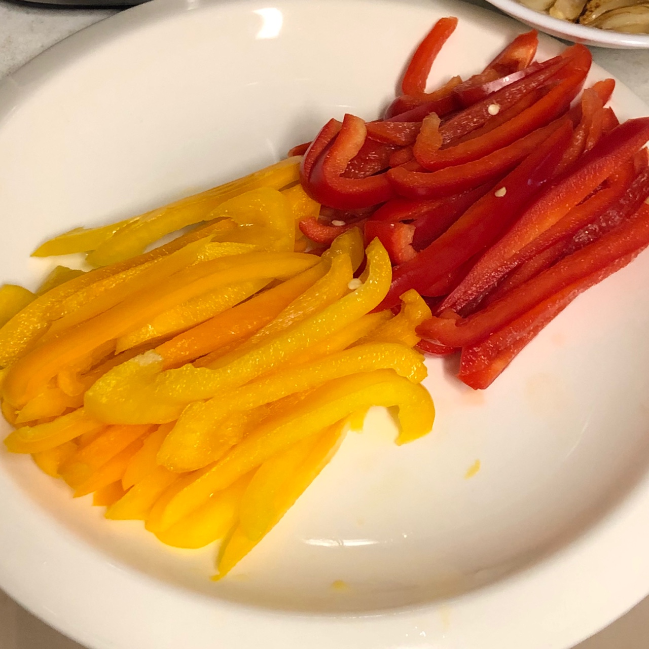 잘게-자라서-준비된-파프리카