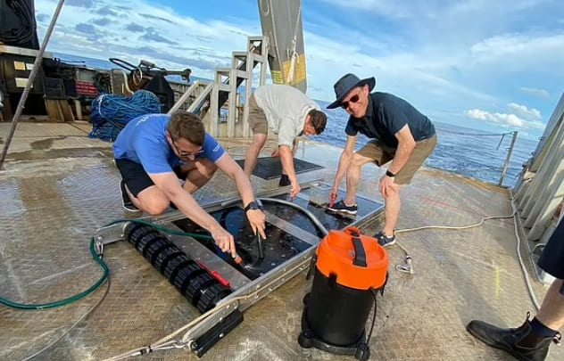 역사상 첫 태양계 밖 유래 금속물질 회수: 하버드 대 VIDEO: Does Avi Loeb Really Have Proof of Alien Technology?!