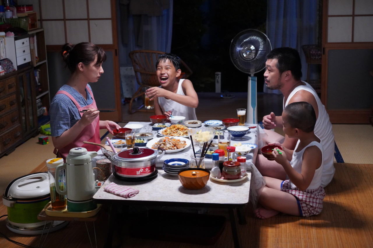 가족들과-저녁을-먹는-히사