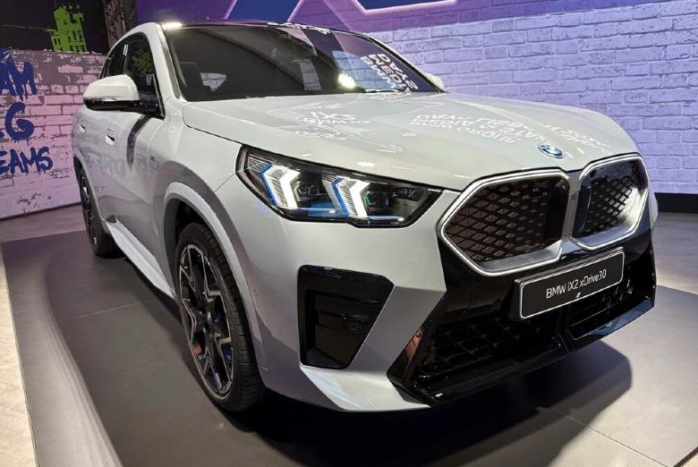 BMW IX2 사진