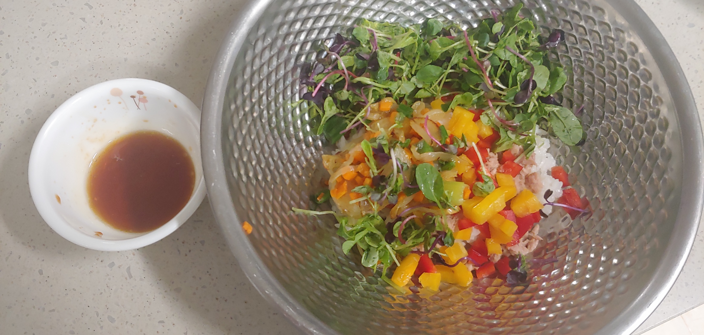 간장소스는 아이가 먹을거니 가급적 연하게 해주세요. 간장과 물의 1:1비율이 중요합니다.