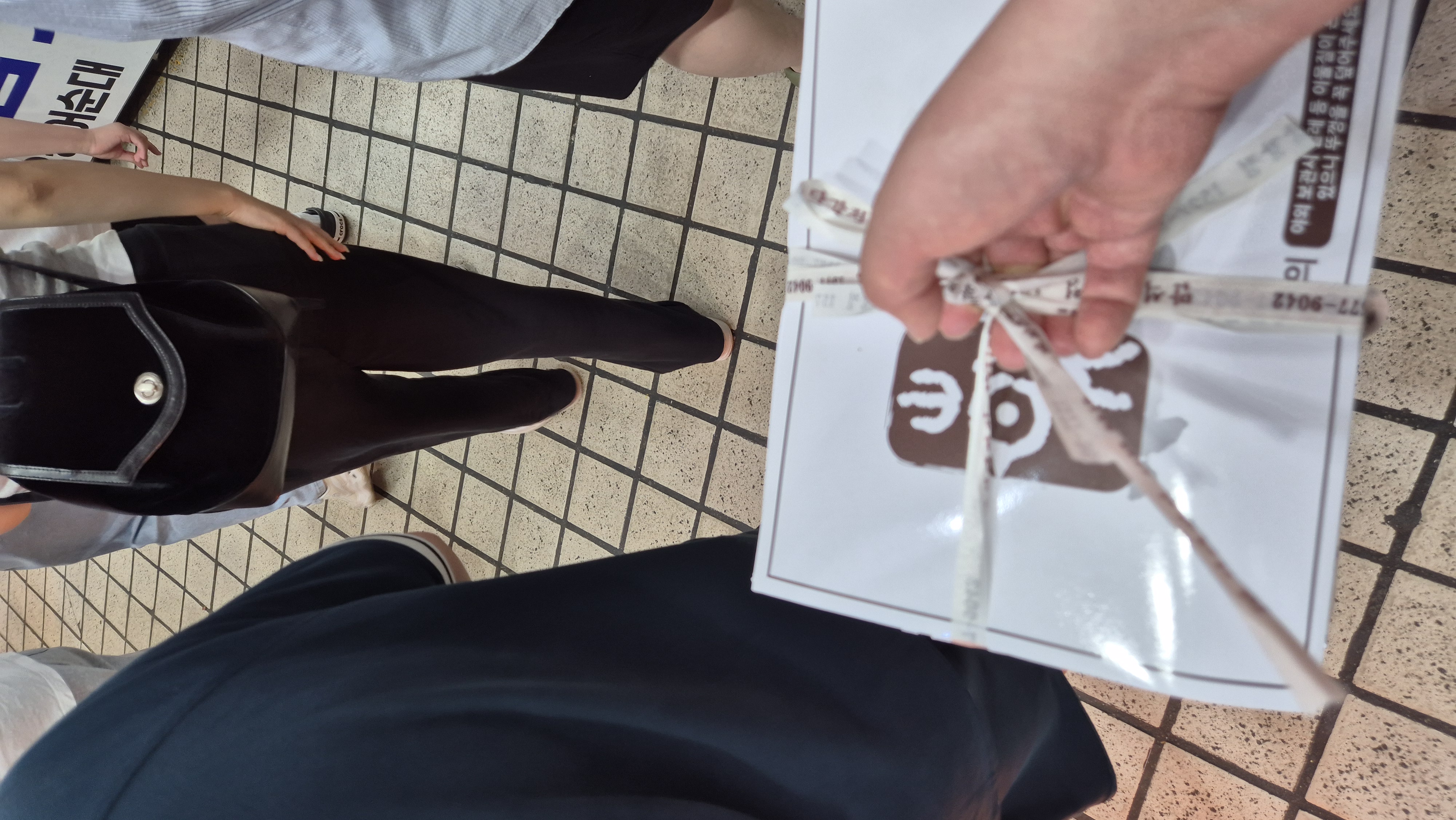 속초중앙시장 만석닭강정 2상자 구매함.