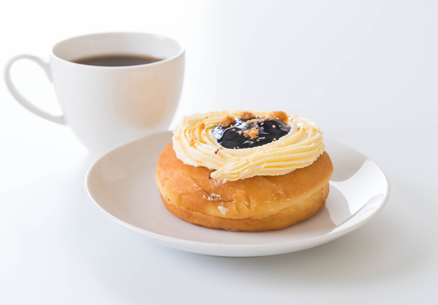 투썸플레이스 케이크와 커피 세트 사진