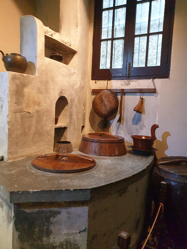 화구가 2개 있는 임시정부 청사 부엌