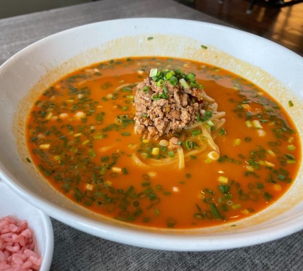 빨간 육수가 돋보이는 탄탄멘