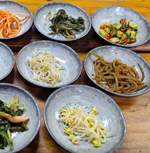 생방송투데이 인생식당 양평 40년 한결같은 손길 정성의 시골밥상 맛집 초가시골밥상