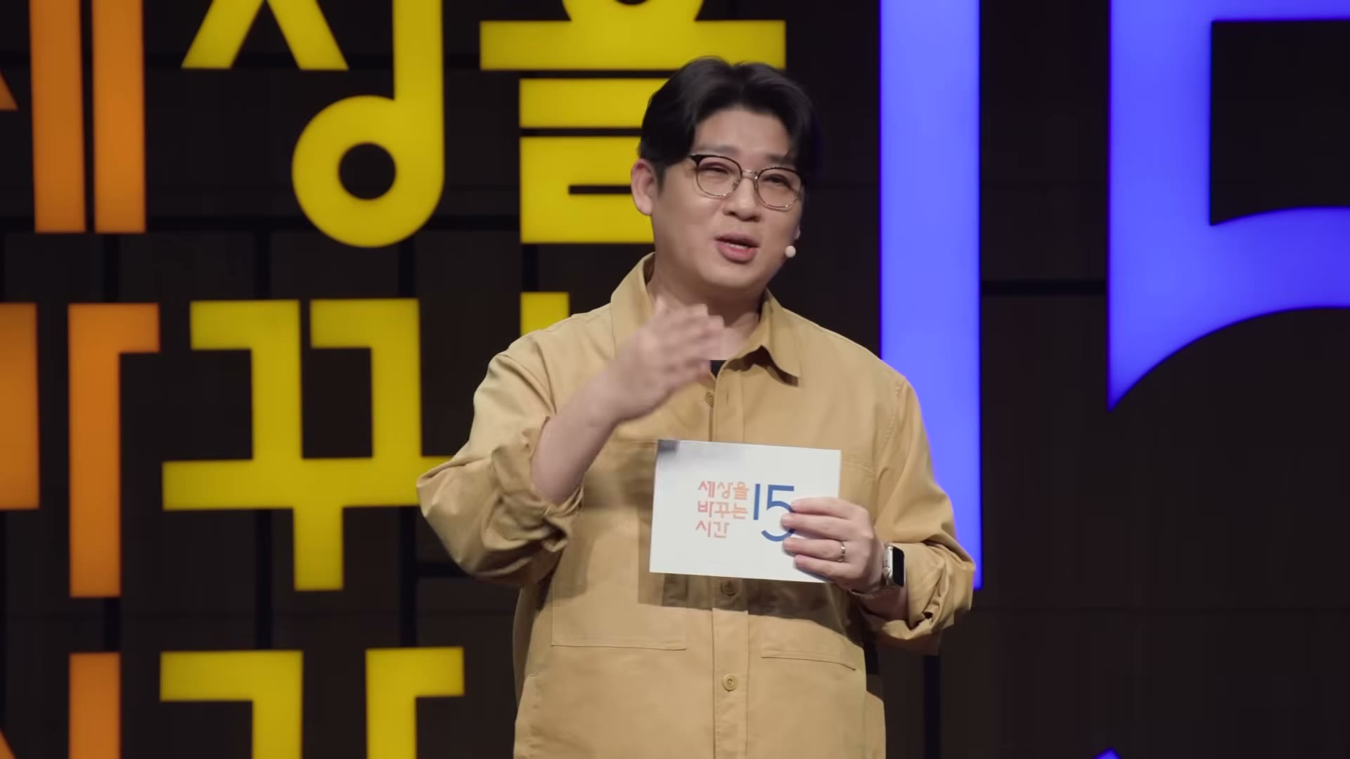밝은 항성 앞을 검은 외계행성이 가로지르는 모습을 표현한 AI 생성 이미지