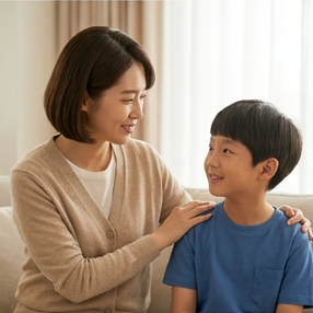 아들의 어깨를 다독이며 이야기 하는 모습