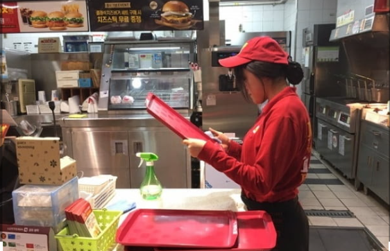 청소년 사회적 고립이 뇌 기능에 미치는 영향 관련 이미지