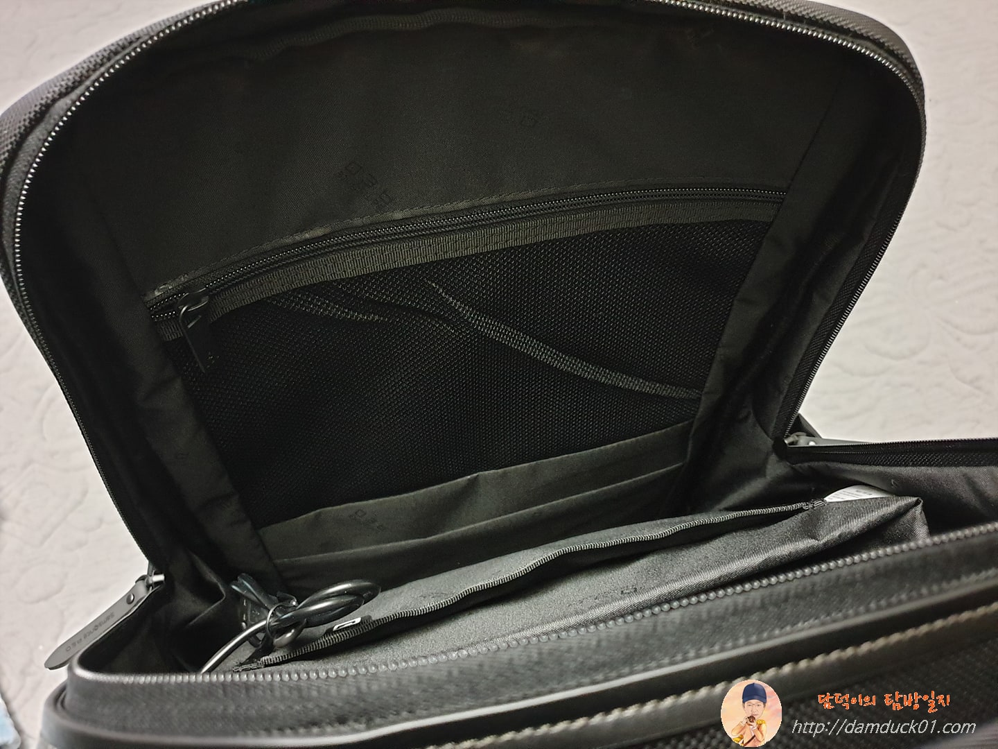 Samsonite Red BLUNTES 메인 수납공간