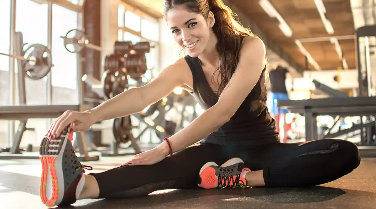 다리스트레칭-여자-헬스장