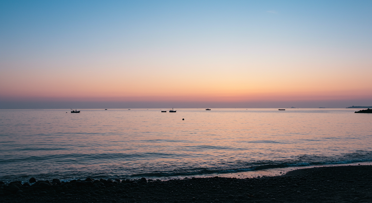 제주의 고요하고 맑은 새벽 해안 풍경