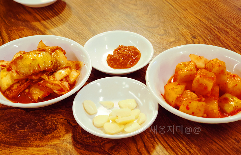 토속촌-삼계탕-기본찬