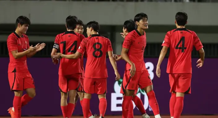 한국대표팀-쿠웨이트에서-훈련하는-모습