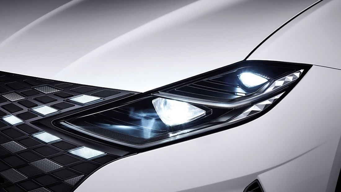 현대 그랜저IG 22년형 LED 헤드라이트 사진 출처 다음자동차