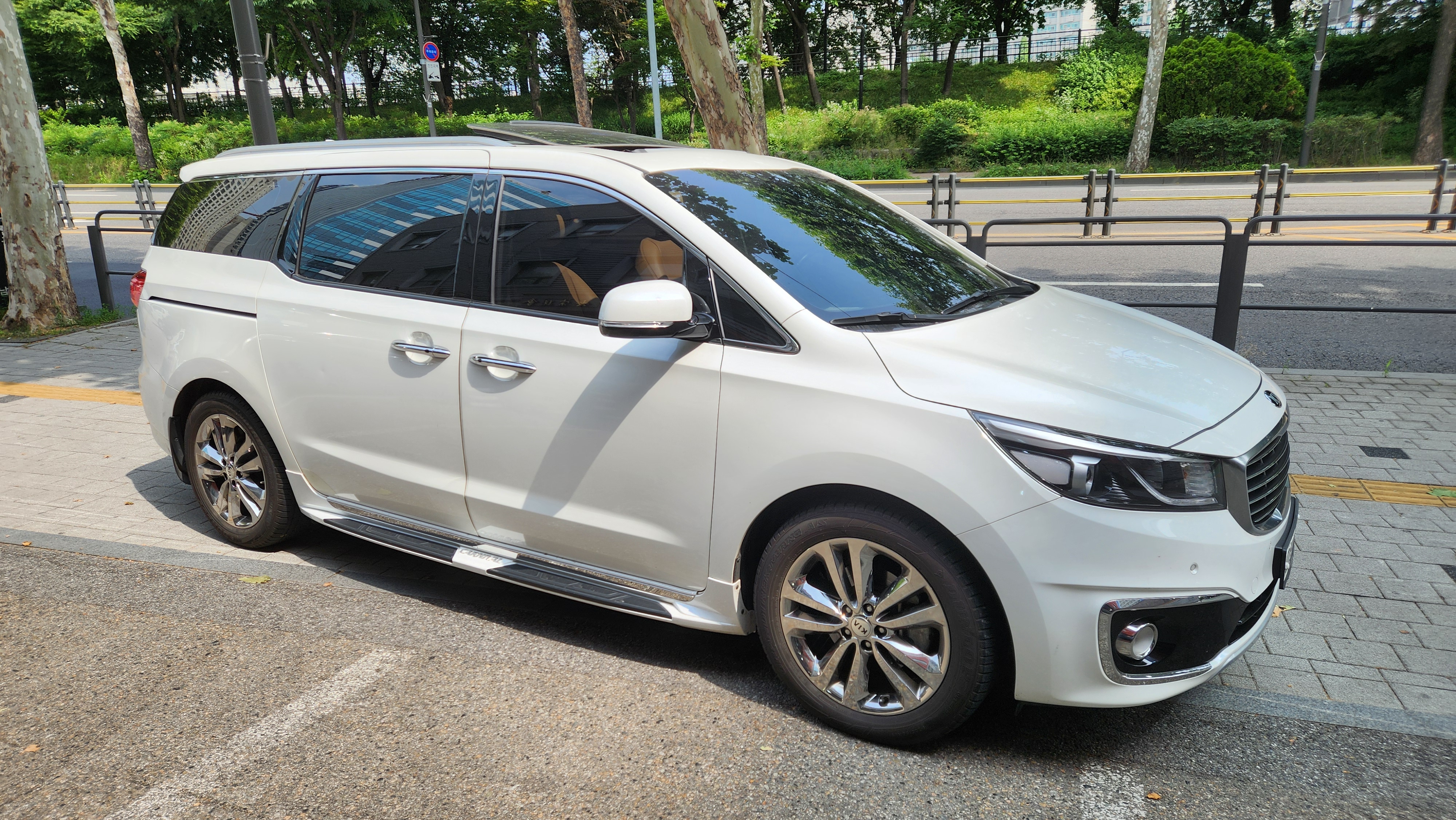 타이어 교체가 필요한 나의 백마, 올뉴 카니발 프레스티지