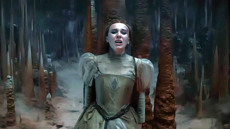 넷플릭스 댐즐에서 용을 피해 달아나는 밀리 바비 브라운