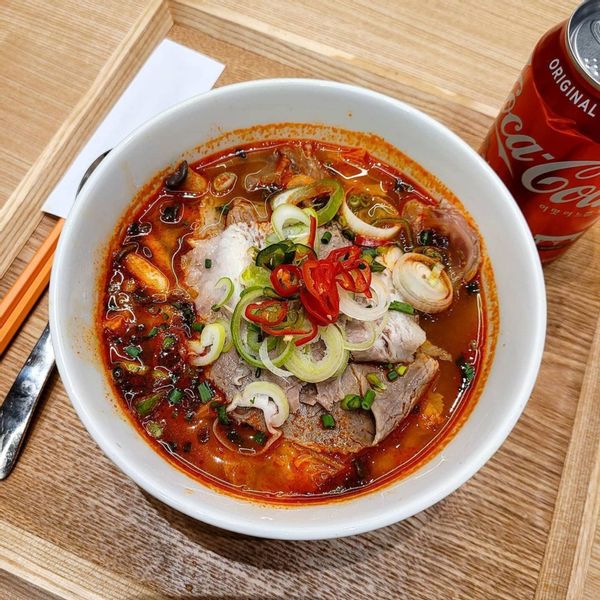 더현대-정육면체-망고플레이트