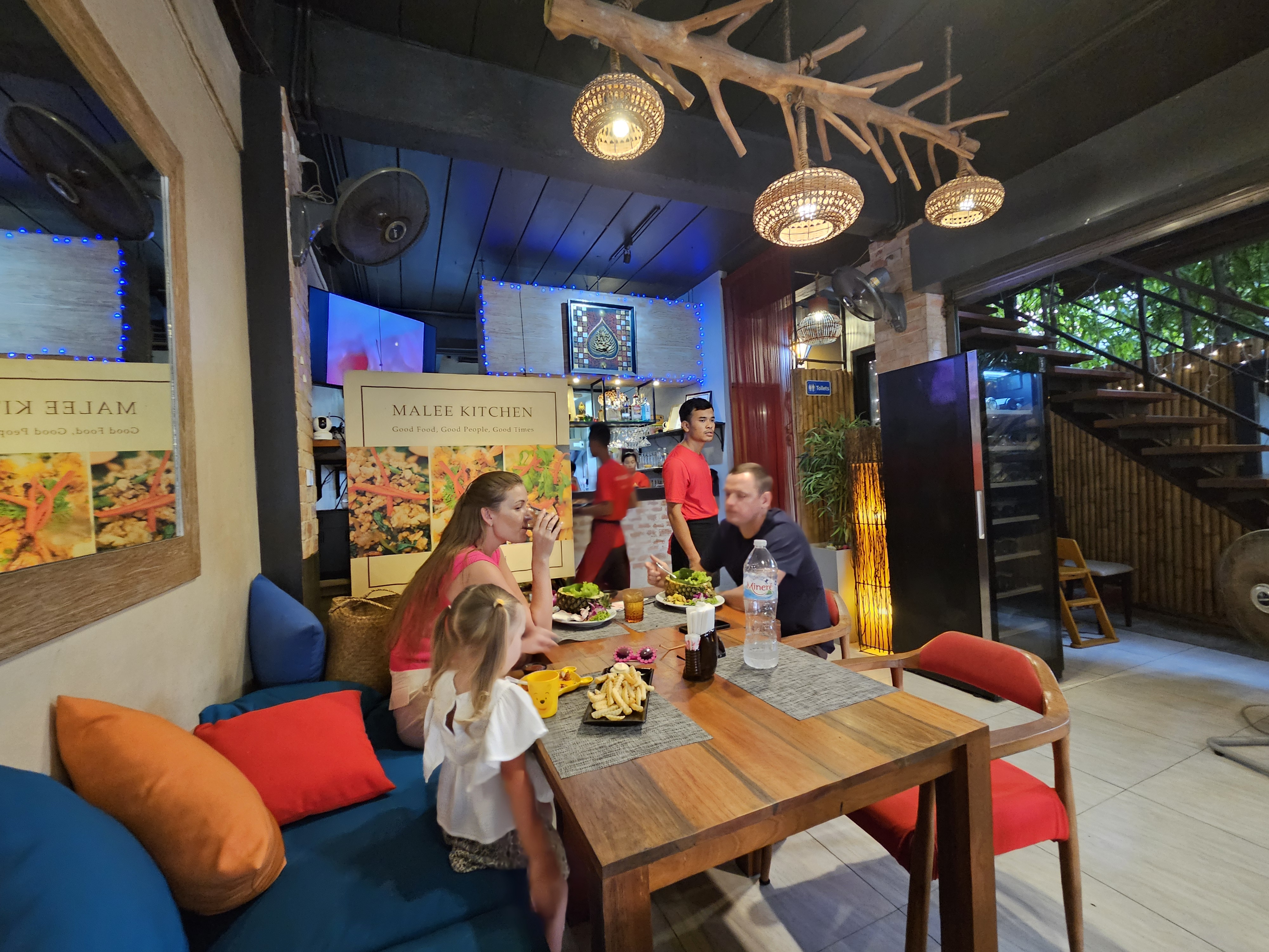 ์๋น ๋ด๋ถ ์ฌ์ง