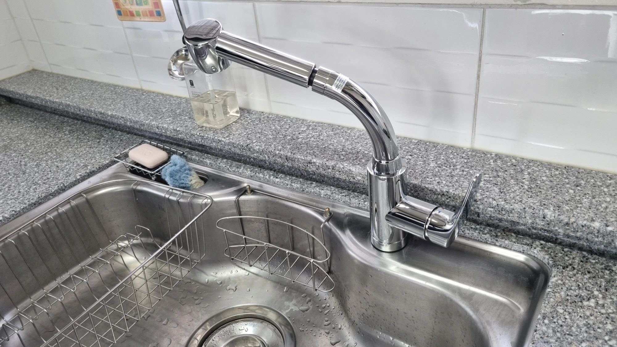 수도꼭지 올려놓은 모습