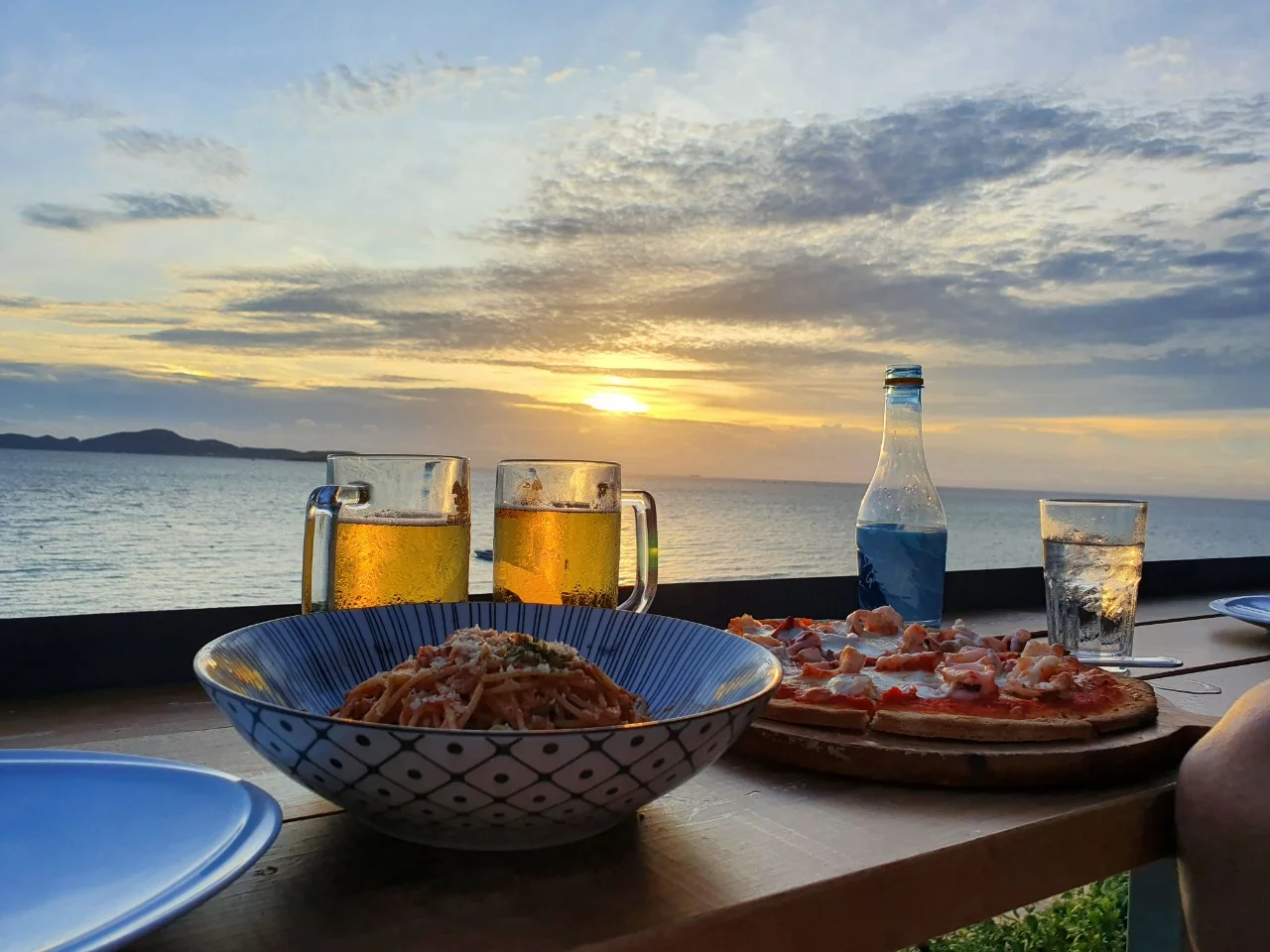 파타야 더 스카이 갤러리에서 바라본 석양과 바다 전망