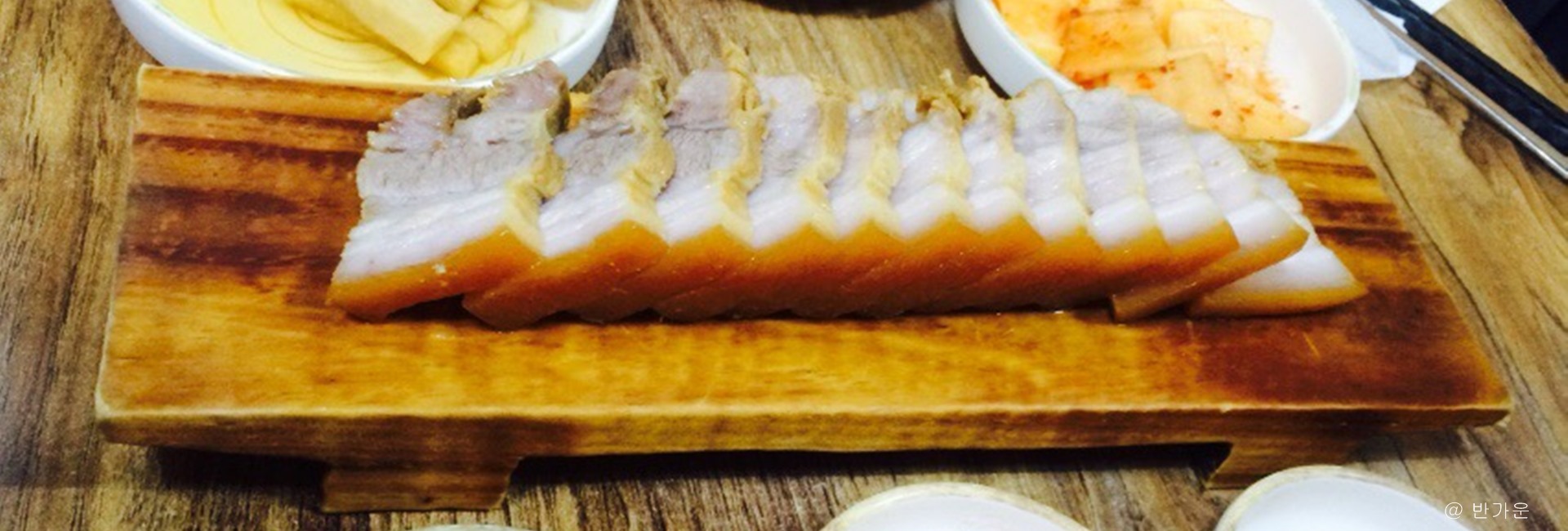 제주도 여행지 - 제주 맛집 향토음식점 추천 올래국수&#44; 가시아방&#44; 국수의전설&#44; 김희선몸국&#44; 산방식당(모슬포본점)&#44; 닐모리동동&#44; 흑돼지구이집 하영