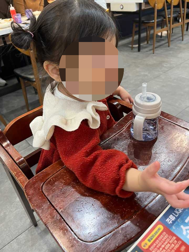 문지동 명륜진사갈비 아기의자