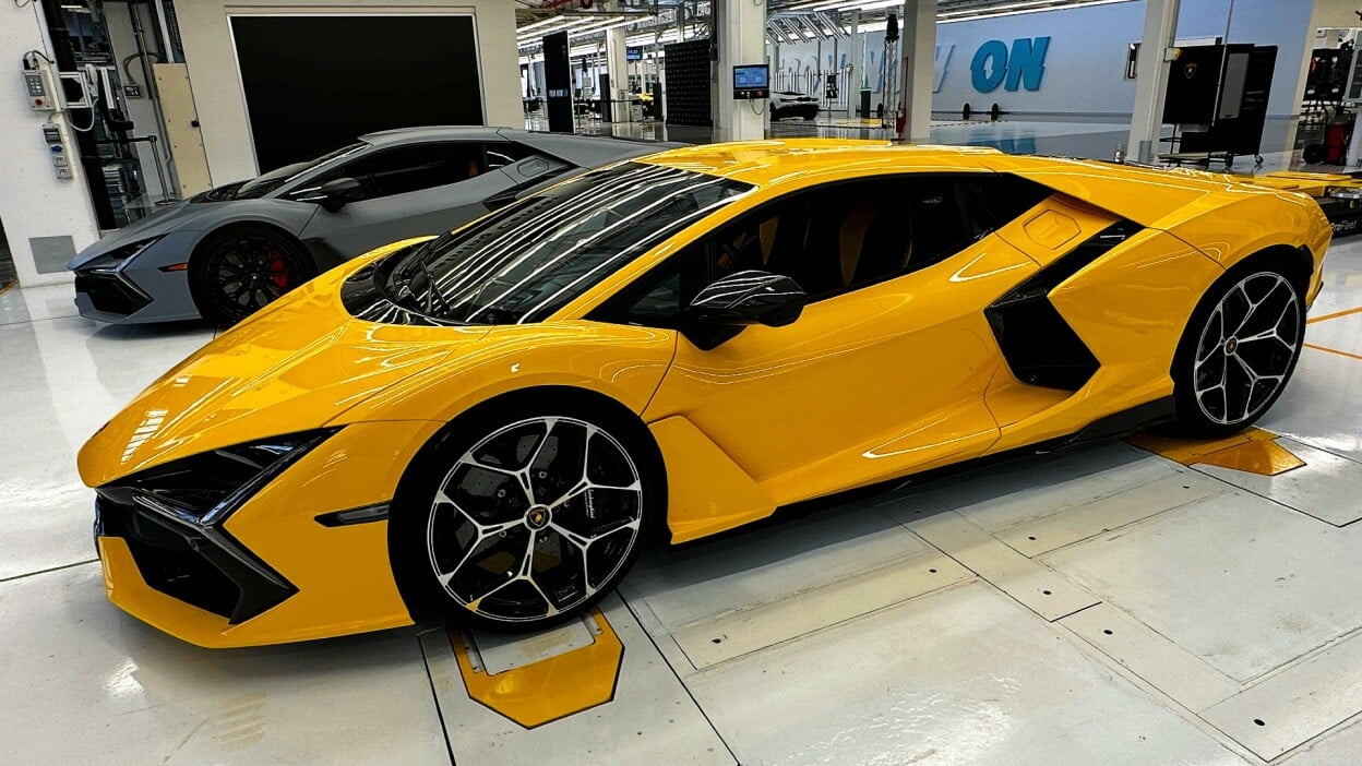 람보르기니 레뷸토(Lamborghini Revuelto)