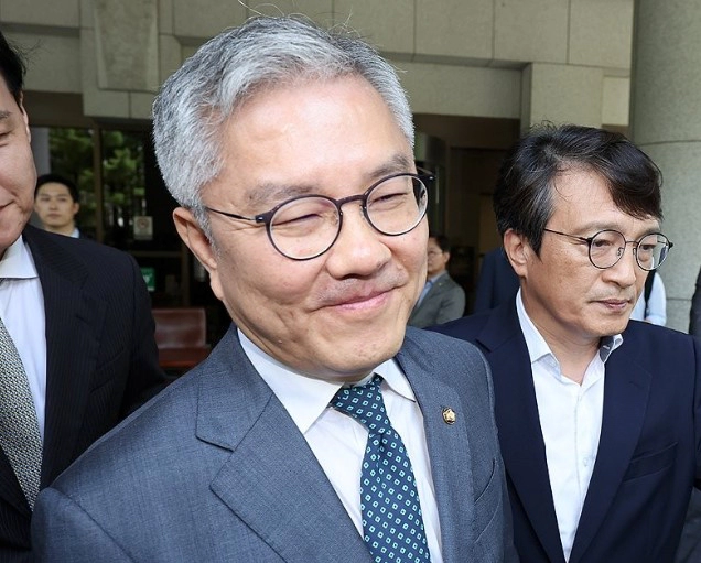 최강욱 국회의원 프로필 나이 학력 논란 및 최강욱 대법원 판결 의원직 상실