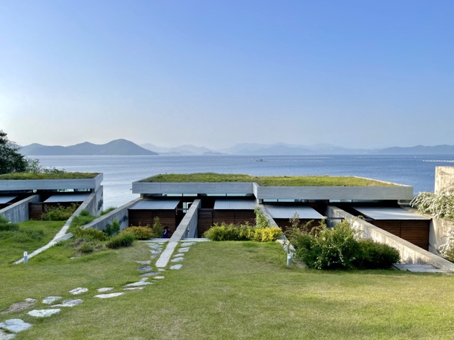 거제도-숙소-지평집을-내려다본-모습