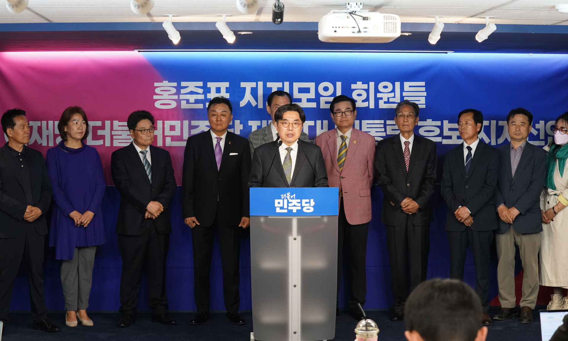 이재명 집권하면 초대 국무총리는 홍준표? 묘한 분위기 속 터져나온 '홍준표 국무총리설'에 홍준표 "나는 손오공이다" - 정치권서 터져 나온 이재명 집권 뒤 홍준표 국무총리설 이재명 집권하면 초대 국무총리는 홍준표? 묘한 분위기 속 터져나온 '홍준표 국무총리설'에 홍준표 "나는 손오공이다" - 정치권서 터져 나온 이재명 집권 뒤 홍준표 국무총리설