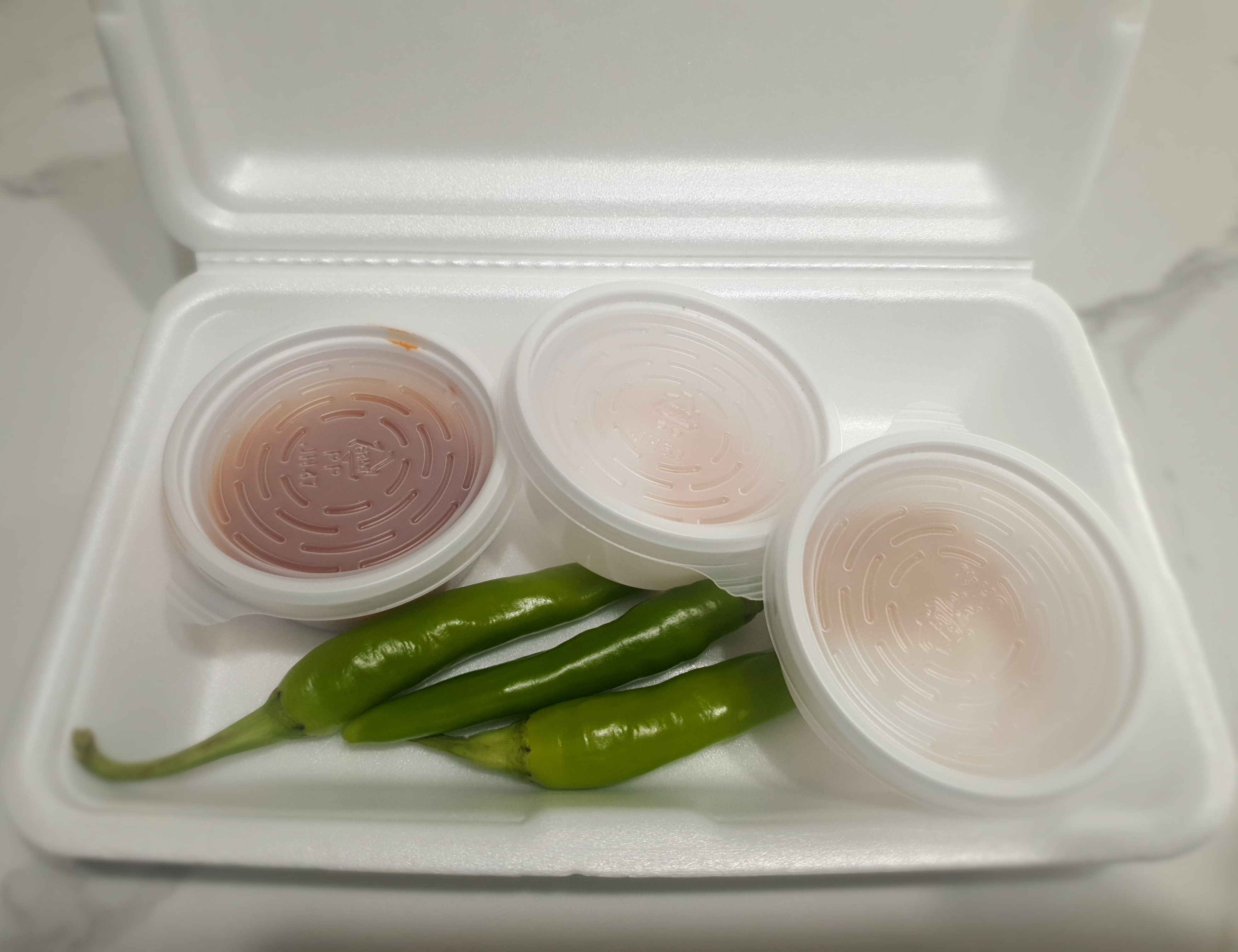 야채와-쌈장-소금이-있어요.