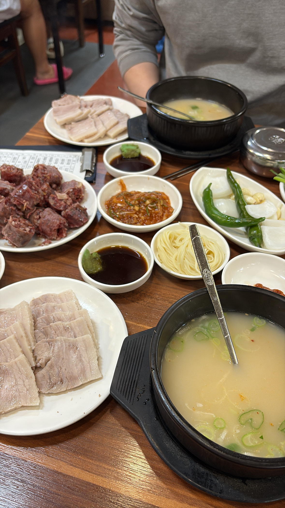 순대와 수육백반 모두 사진