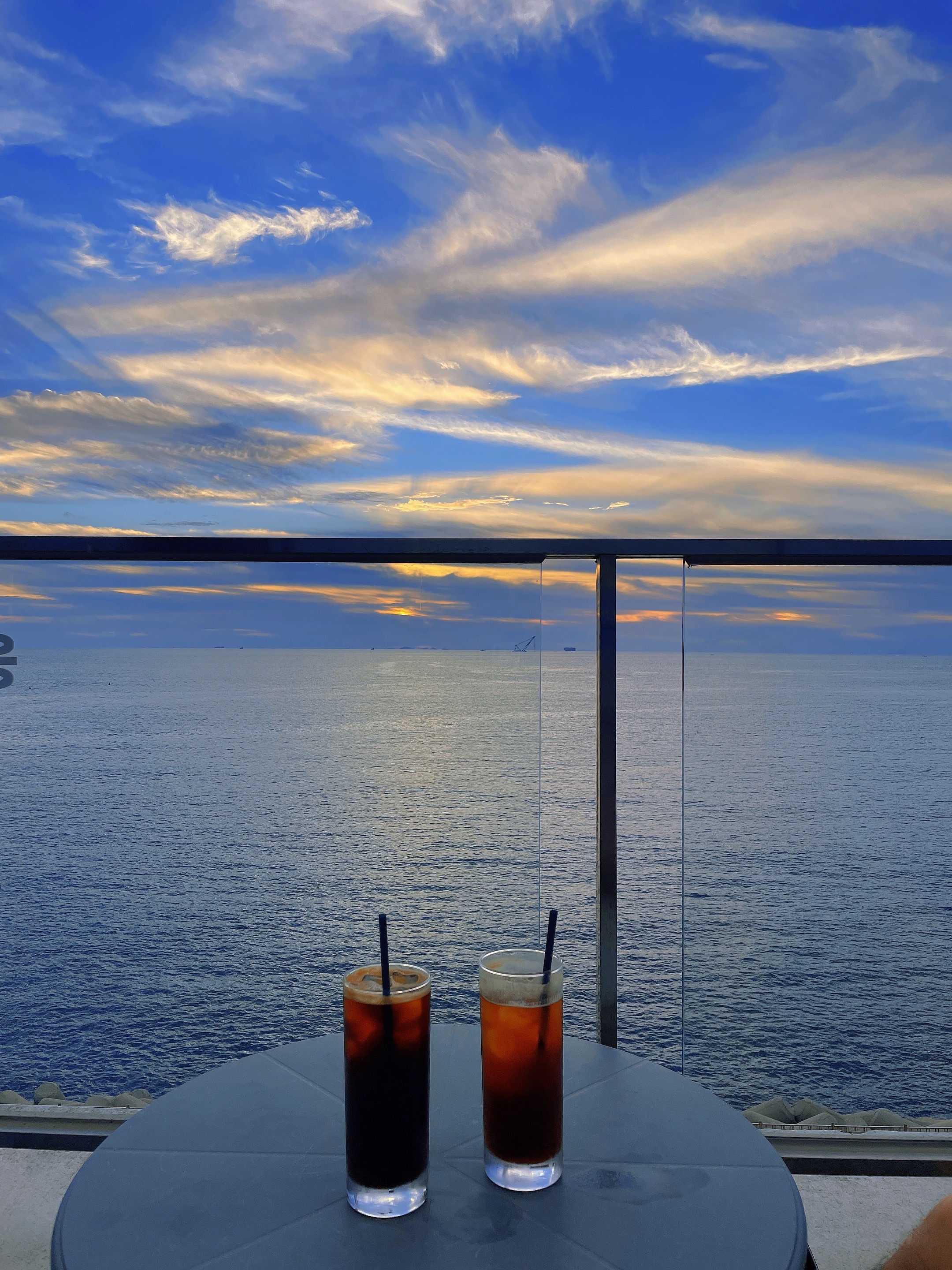 비응항 13% 카페 – 노을 감상 최고의 명소