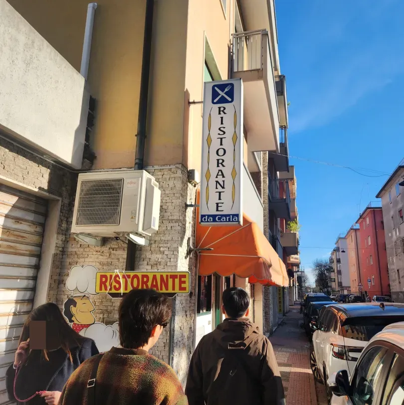 식당으로-들어가는-입구