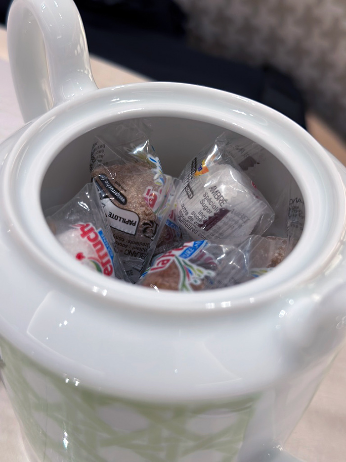 도쿄 긴자 카페 디올 바이 라뒤레 CAFÉ DIOR by LADURÉE