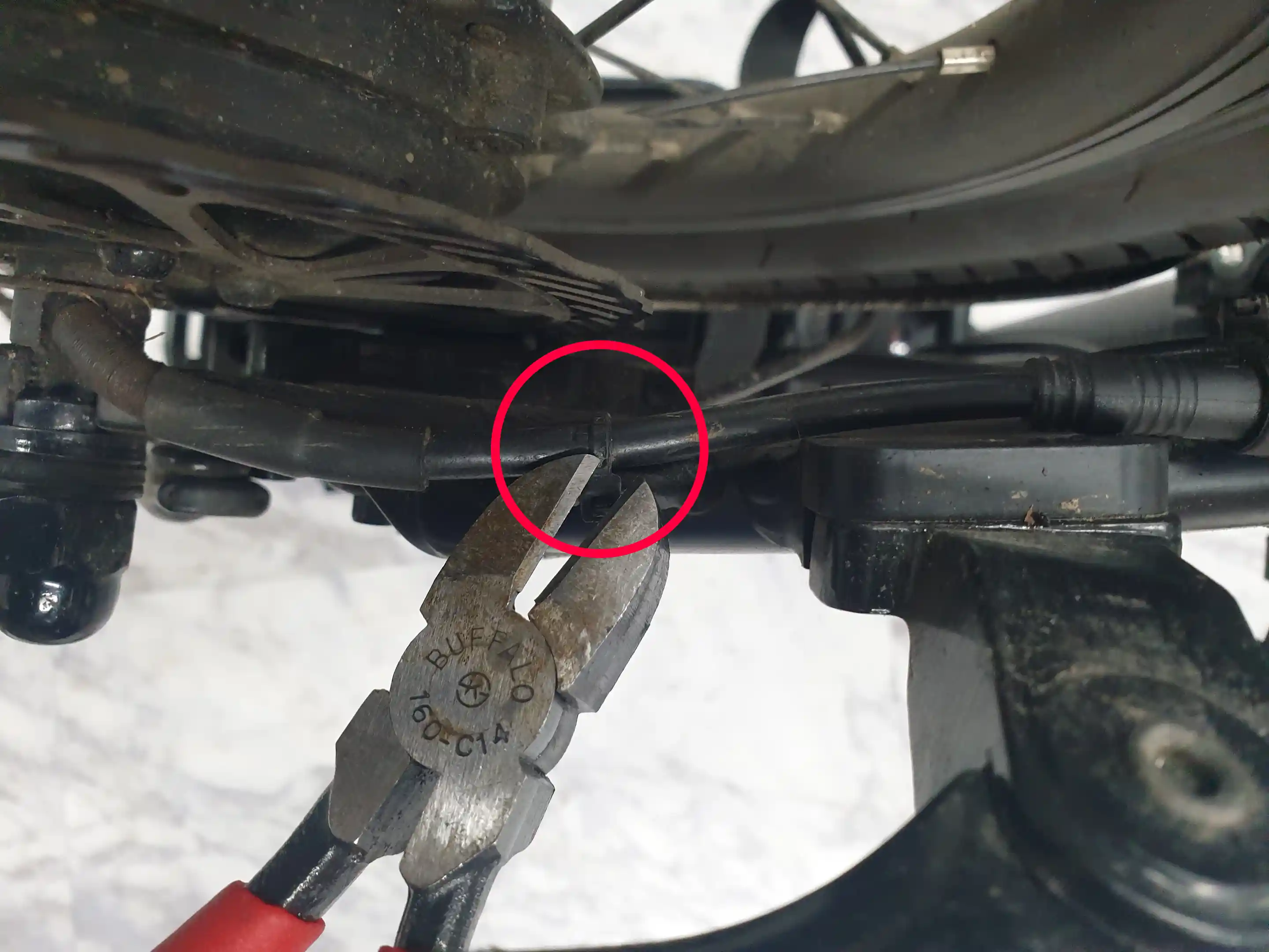 퀄리 Q3 미니 - 케이블 타이 제거