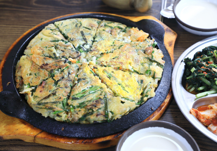 이만기 동네한바퀴 시즌2 대부도 맛과 색을 한 그릇에, 포도 삼색 칼국수, 바지락칼국수, 해물파전 추천 안산 맛집 소개