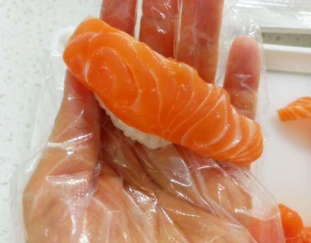 초간단 연어초밥 만들기 (ft.케이퍼와 양파소스)