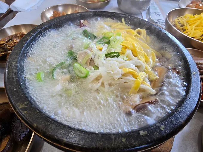 충북 제천 삼겹살쌈밥 '산아래' 본점