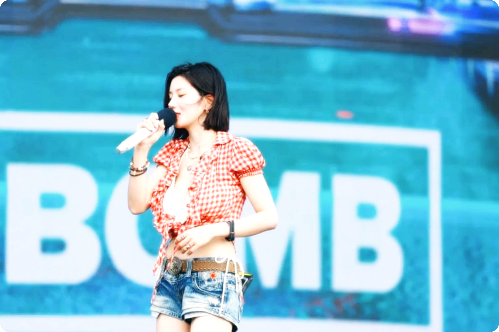 워터밤 여신 권은비