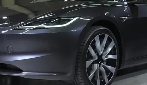 테슬라 전면 이미지2