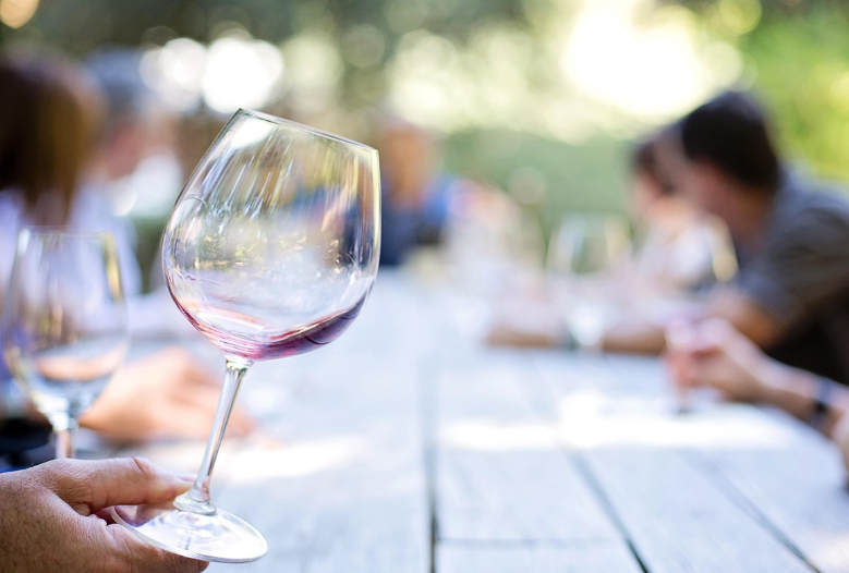 와인잔 모양에 따라 향과 맛이 달라지는 이유