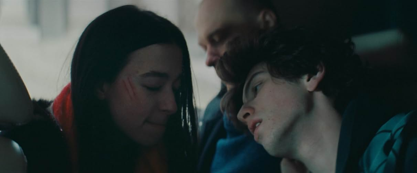 영화 '아노라' (Anora) 리뷰 - 강렬한 스토리와 현실적인 로맨스!