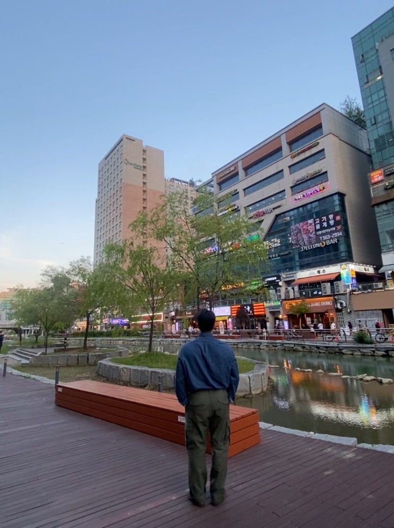 데일리룩(2024. 6. 2.)폴로 랄프로렌 코튼 샴브레이 청셔츠 청자켓 다크 블루, 무신사 무신사스탠다드 브리티쉬 아미 카고 팬츠 카키, 레드윙 아이언레인저 앰버하니스, 루미녹스 7050