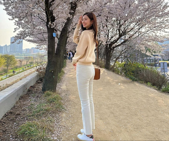 진세연 사복