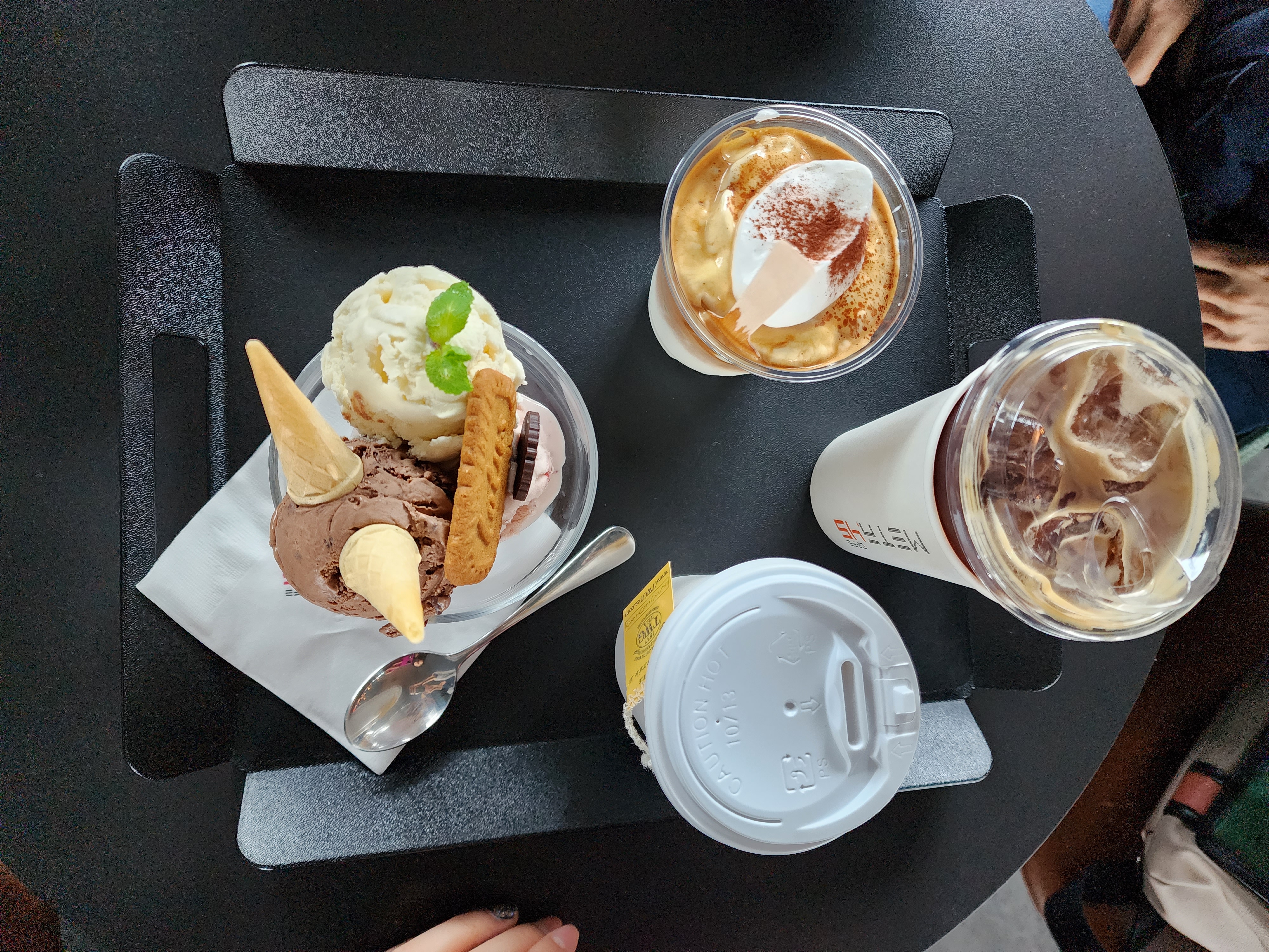 아메리카노, 아인슈페너, 카모마일, 트리플 아이스크림