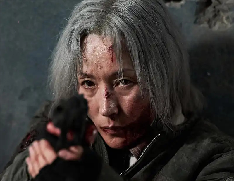 영화 파과 출연진 이혜영-조각역 스틸컷